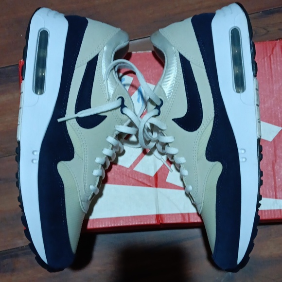 RARE NAVY BLUE CREAM & WHITE NIKE AIR MAX 1 - Picture 2 of 4